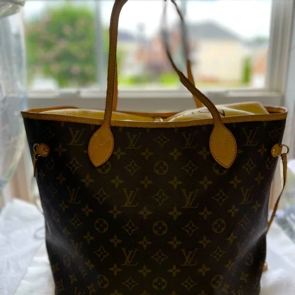 Louis Vuitton Monogram Neverfull - Size MM - Picture 2 of 9